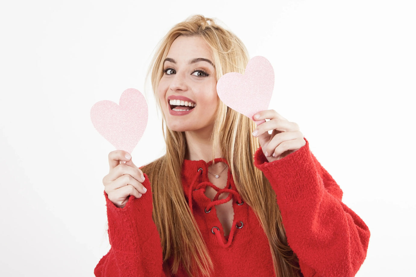 21 Valentine's Makeup Looks That Say 'I’m the Gift'
